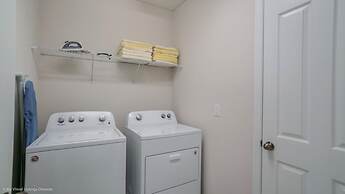 Beautiful Spacious 6 Bed Pool, Spa, Game Room 6 Bedroom Villa by RedAw