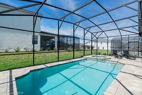 Beautiful Spacious 6 Bed Pool, Spa, Game Room 6 Bedroom Villa by RedAw