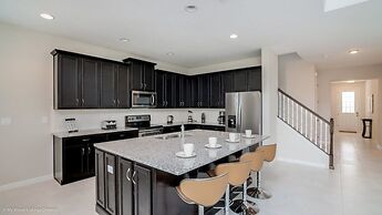 Beautiful Spacious 6 Bed Pool, Spa, Game Room 6 Bedroom Villa by RedAw