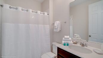 Beautiful Spacious 6 Bed Pool, Spa, Game Room 6 Bedroom Villa by RedAw