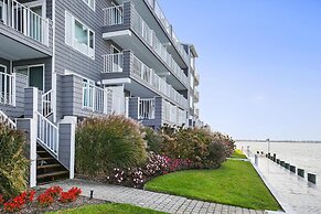 Harbour Island 403l 2 Bedroom Condo by RedAwning