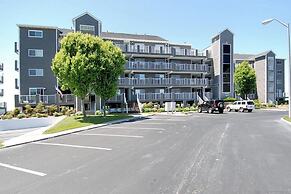 Harbour Island 403l 2 Bedroom Condo by RedAwning