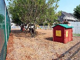 Harbour Island 403l 2 Bedroom Condo by RedAwning