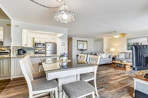 Harbour Island 403l 2 Bedroom Condo by RedAwning