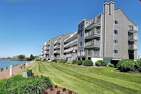 Harbour Island 403l 2 Bedroom Condo by RedAwning