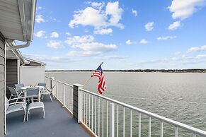 Harbour Island 403l 2 Bedroom Condo by RedAwning