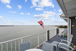 Harbour Island 403l 2 Bedroom Condo by RedAwning