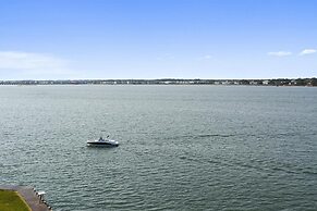 Harbour Island 403l 2 Bedroom Condo by RedAwning