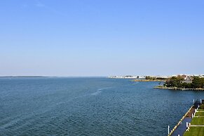 Harbour Island 403l 2 Bedroom Condo by RedAwning