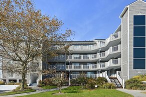 Harbour Island 403l 2 Bedroom Condo by RedAwning