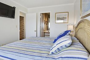 Harbour Island 403l 2 Bedroom Condo by RedAwning