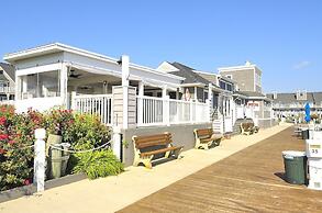 Harbour Island 403l 2 Bedroom Condo by RedAwning