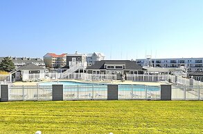 Harbour Island 403l 2 Bedroom Condo by RedAwning