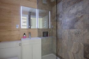 Direct Sea Views, Seafront Location & Free Parking