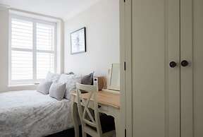 Direct Sea Views, Seafront Location & Free Parking