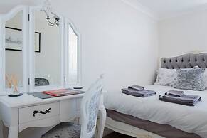 Direct Sea Views, Seafront Location & Free Parking