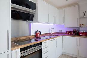 Direct Sea Views, Seafront Location & Free Parking