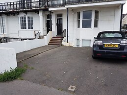 Direct Sea Views, Seafront Location & Free Parking