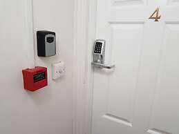 Direct Sea Views, Seafront Location & Free Parking