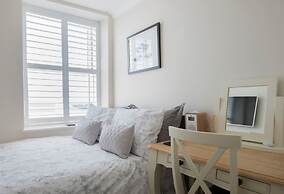 Direct Sea Views, Seafront Location & Free Parking