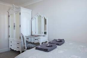 Direct Sea Views, Seafront Location & Free Parking