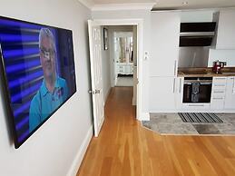 Direct Sea Views, Seafront Location & Free Parking