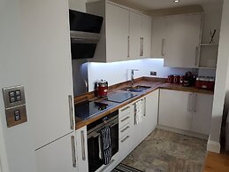 Direct Sea Views, Seafront Location & Free Parking