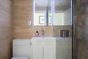 Direct Sea Views, Seafront Location & Free Parking