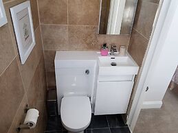 Direct Sea Views, Seafront Location & Free Parking