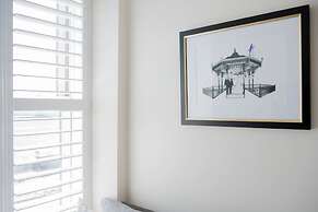 Direct Sea Views, Seafront Location & Free Parking