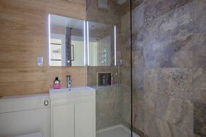 Direct Sea Views, Seafront Location & Free Parking