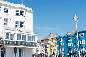 Direct Sea Views, Seafront Location & Free Parking