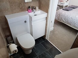 Direct Sea Views, Seafront Location & Free Parking