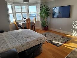 Direct Sea Views, Seafront Location & Free Parking