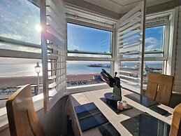 Direct Sea Views, Seafront Location & Free Parking