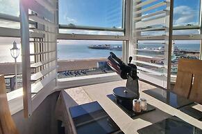 Direct Sea Views, Seafront Location & Free Parking