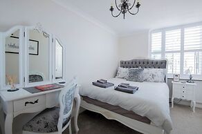 Direct Sea Views, Seafront Location & Free Parking