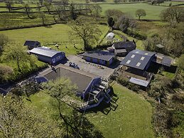 2 Double Bed Caravan - Secure Parking and Wifi