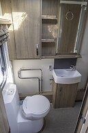 2 Double Bed Caravan - Secure Parking and Wifi