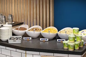 Holiday Inn Express Cambridge West Cambourne by IHG