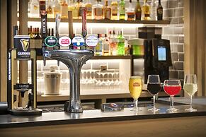 Holiday Inn Express Cambridge West Cambourne by IHG