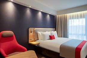 Holiday Inn Express Cambridge West Cambourne by IHG