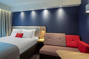 Holiday Inn Express Cambridge West Cambourne by IHG