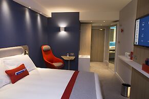 Holiday Inn Express Cambridge West Cambourne by IHG