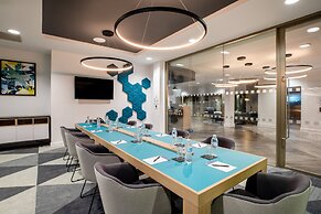 Holiday Inn Express Cambridge West Cambourne by IHG