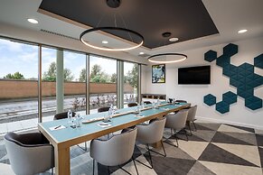 Holiday Inn Express Cambridge West Cambourne by IHG