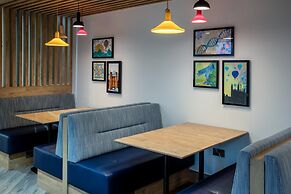 Holiday Inn Express Cambridge West Cambourne by IHG