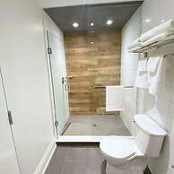 Colonial Hotel & Suites