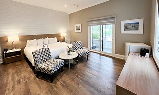 Colonial Hotel & Suites