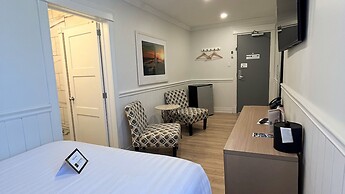 Colonial Hotel & Suites